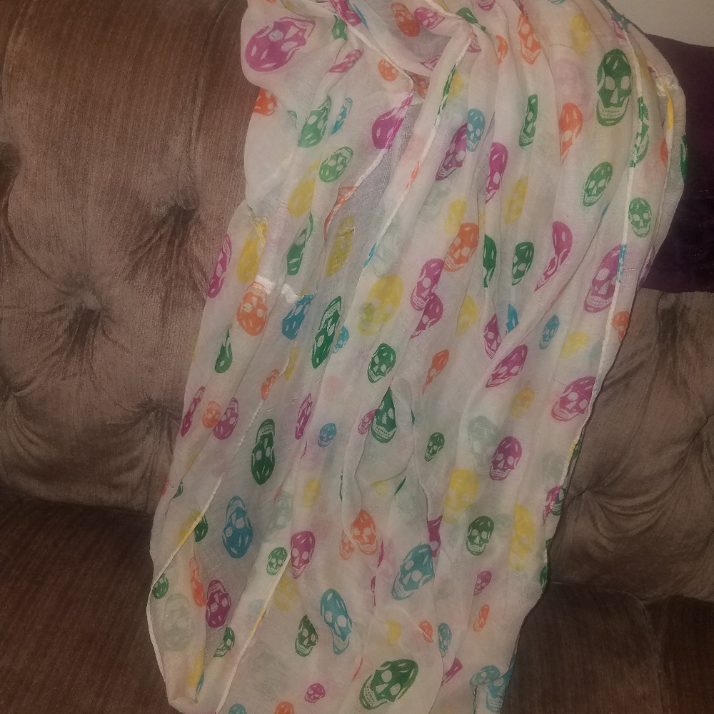 Infinity loop sugar skull scarf - Picture 4 of 6